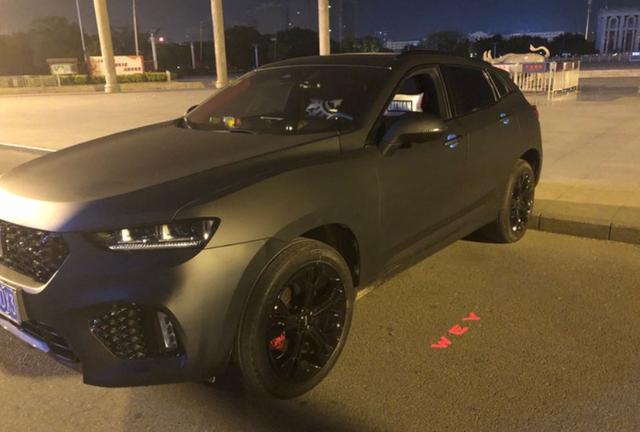 说可以搞成黑武士风格,黑到底,还可以喷漆, 贴车身改色膜.