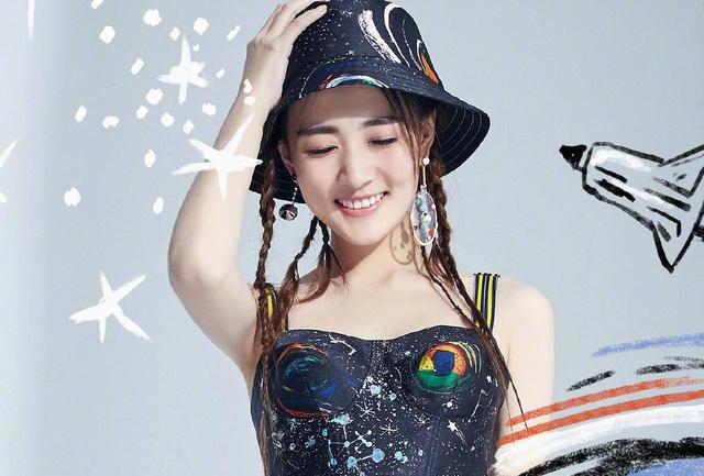 徐璐拍摄一组春日写真,少女辫清新养眼,美哭网友!