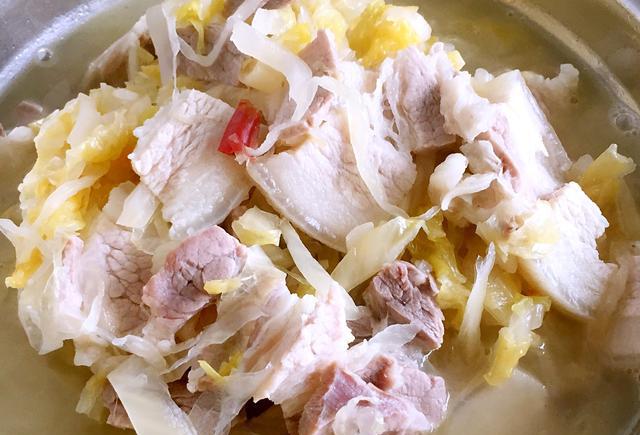 东北酸菜白肉做法酸味够肉不腻还能多喝几杯二锅头