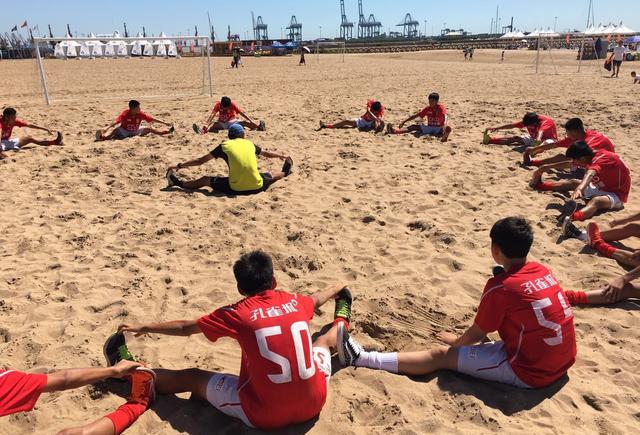 u15梯队重新集结 沙滩慢跑恢复训练