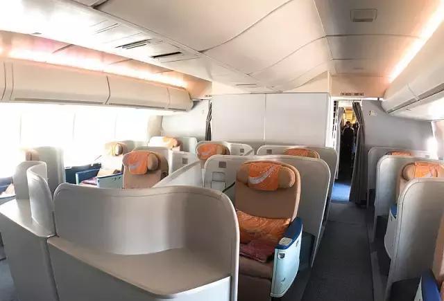 其实远机位也有好处,就是可以近距离拍到大飞机全貌!