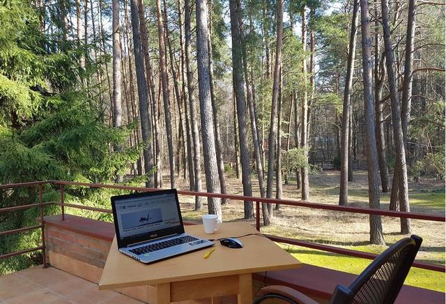 明天上班啦,来看看这别人家的办公室窗外景色