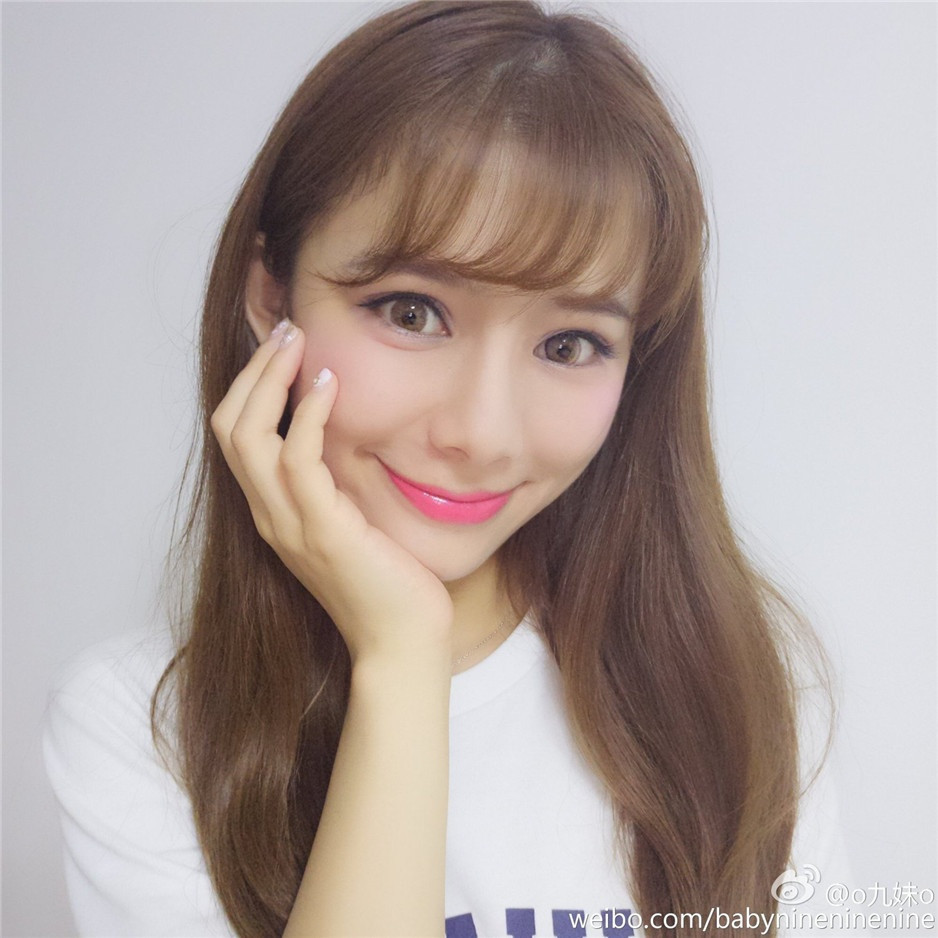 90后的美女陈思佳emily微博私拍图片