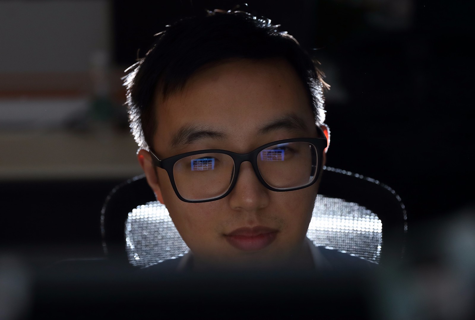 北航硕士毕业成了职业吻戏鉴定师每天要看成千张接吻图
