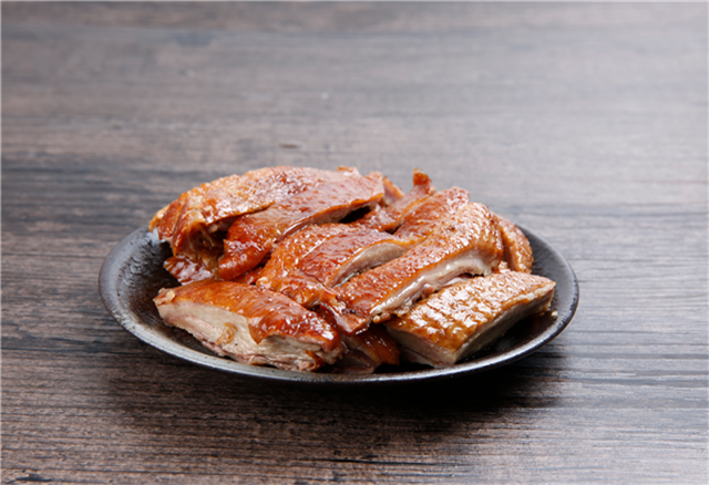 鲜美弹嫩的《藤椒鸡》 = 这个 贡鹅迄今已逾千年历史,紫燕熏香贡鹅