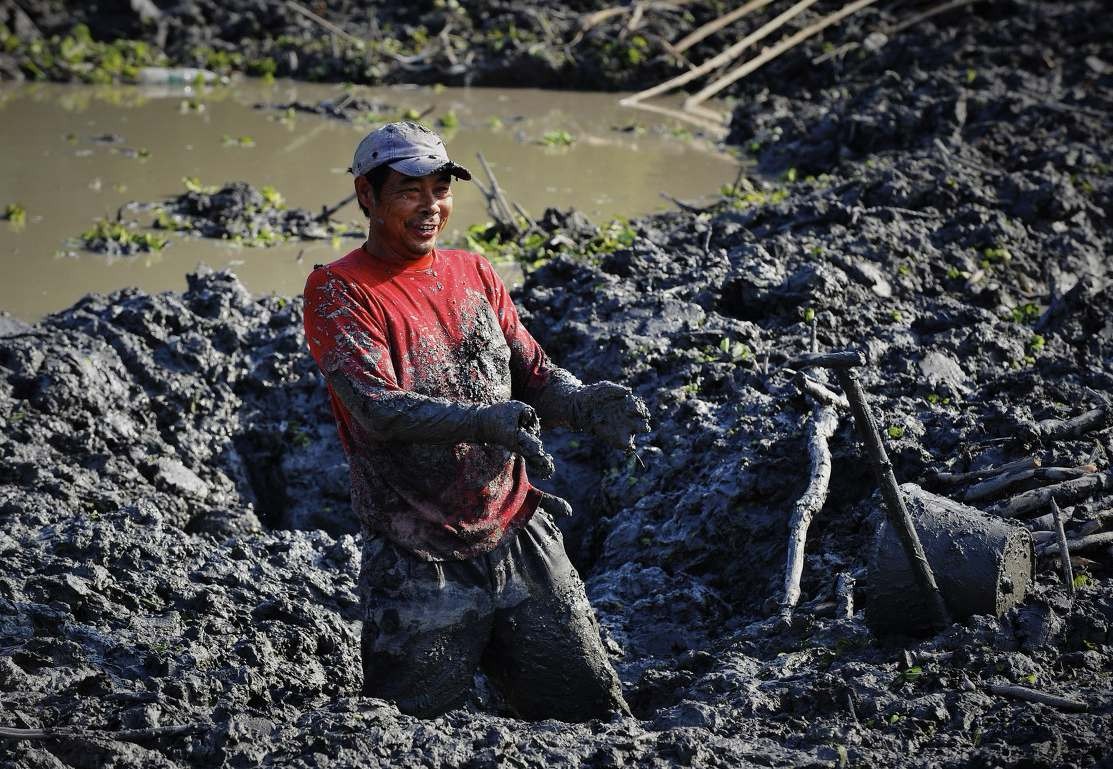 农民工父母劳作的7个瞬间 他们赚钱不容易 总有一图感动您