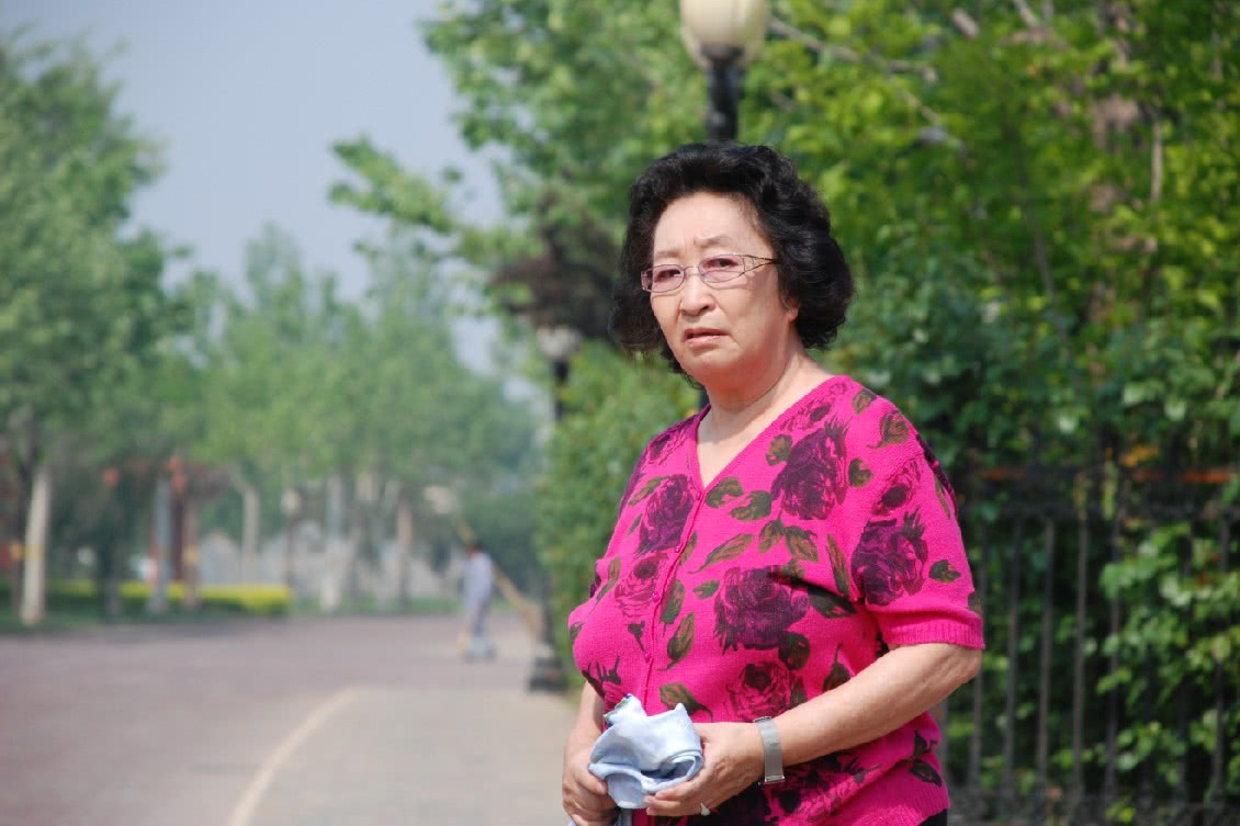 年过半百开始北漂,67岁二婚嫁前夫的姐夫,如今84岁还在拍戏