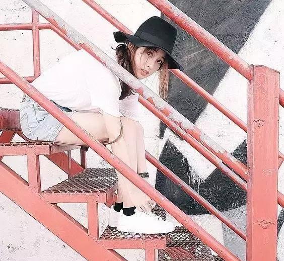 你试过在楼梯拍照吗美爆