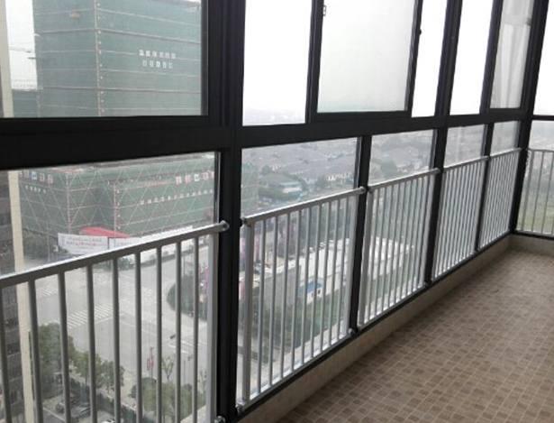 封阳台后旧护栏要不要拆掉?听师傅说完,现在肠子都悔青了!