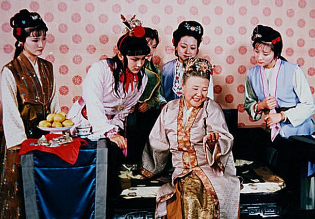 贾母为何不给黛玉宝玉指婚?不是中意薛宝钗,而是为了保护黛玉