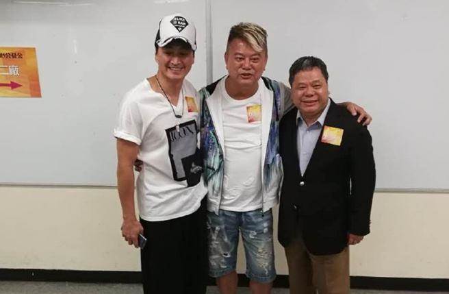 58岁的何家劲现身,回应感情传闻:60岁的浪漫承诺依旧还在