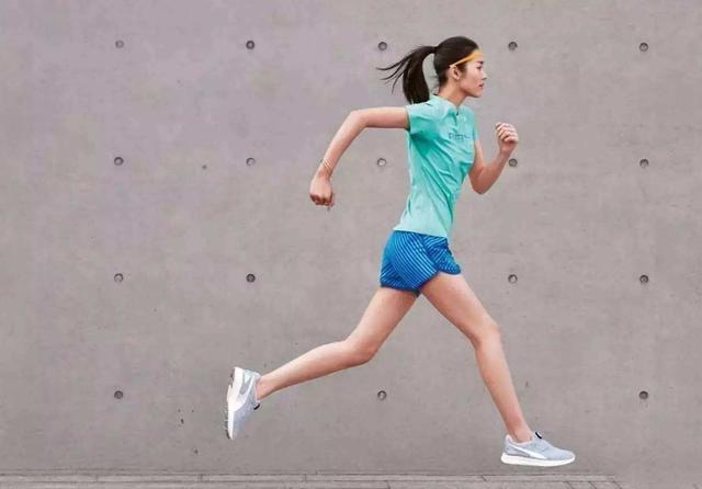 跑步最易忽略的摆臂,4种常见错误,后果好严重