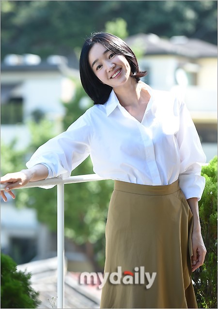 韩国女艺人秀爱出席新片上流社会访谈会