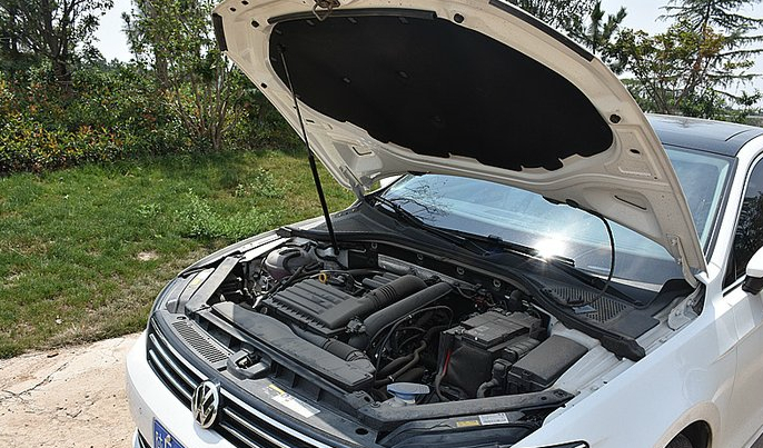 大众凌渡,前引擎盖内带有隔音隔热棉,支撑杆为液压杆-新浪汽车