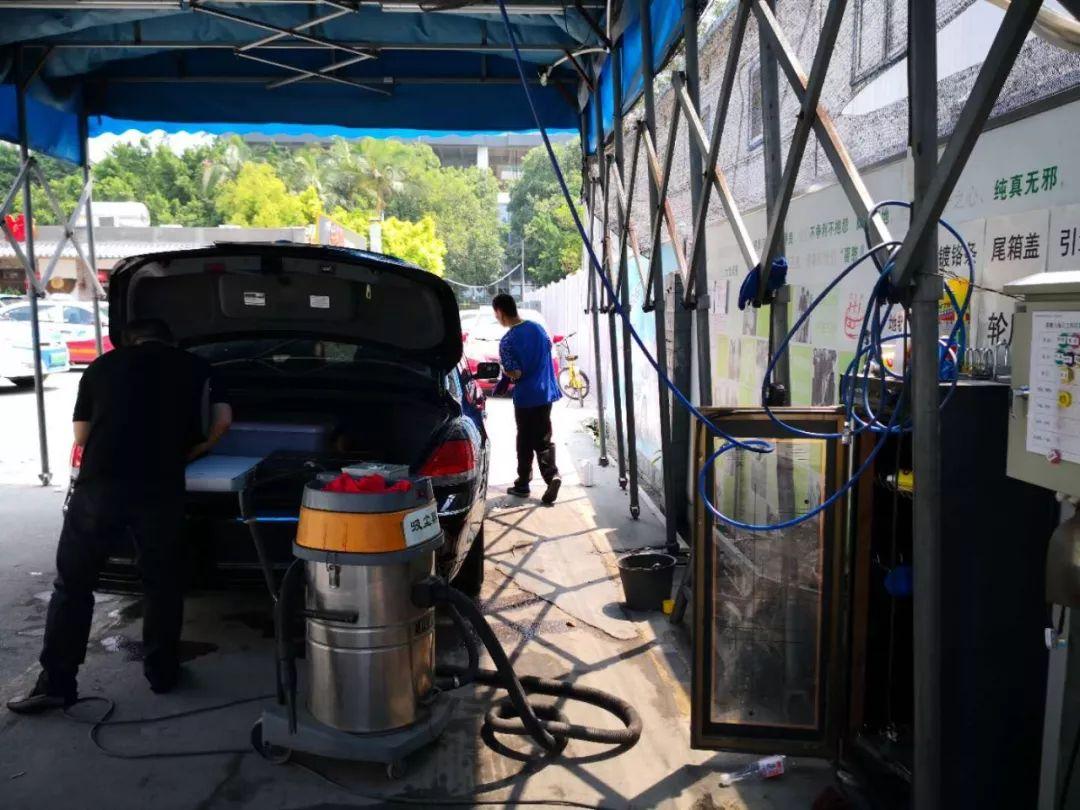 实地走进这家特殊的洗车行,感动了每一位深圳人