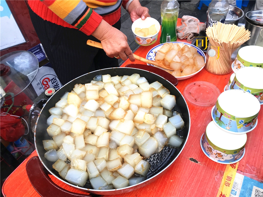 在天津古文化街尝的几种小吃:素包,炸糕,绿豆焖子你吃过哪些?
