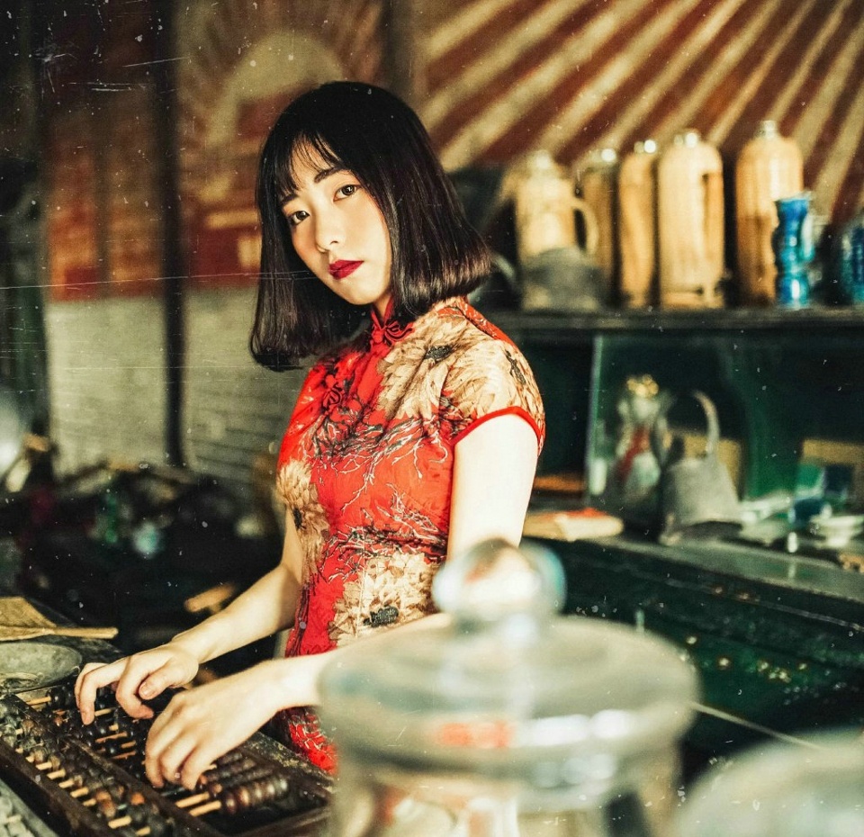 经典复古旗袍鲜艳民国风吸睛美女写真集 @微相册 @微博摄影