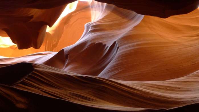 世界上最"分裂"的峡谷,被一分为二,称为"地下天堂"