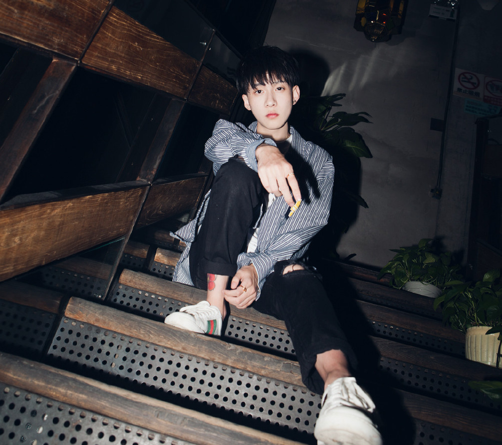 顾茜茜diss王乐乐:我零花钱200万,网友:你厉害!