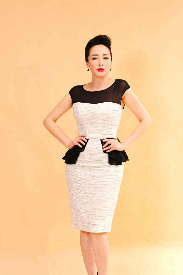 她20岁就夺影后,被富商骗婚生子,二婚老公邀请星爷当伴郎啊!