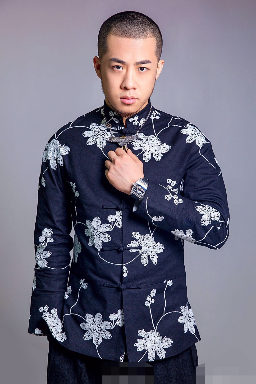 大壮加入李健战队争议不断,主播的唱功究竟如何?