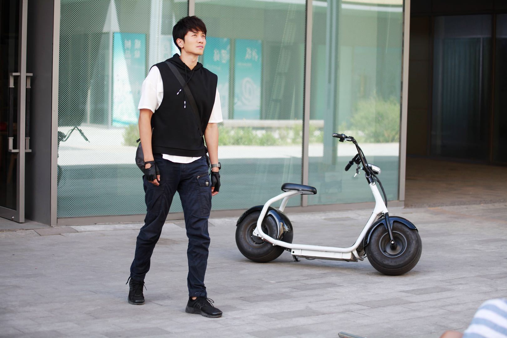 《小棉袄》开播 彭冠英超能"98k奶爸"热血开拳