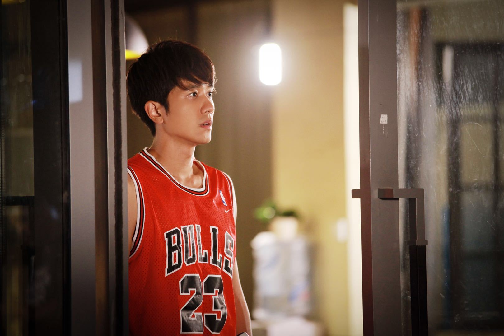 《小棉袄》开播 彭冠英超能"98k奶爸"热血开拳