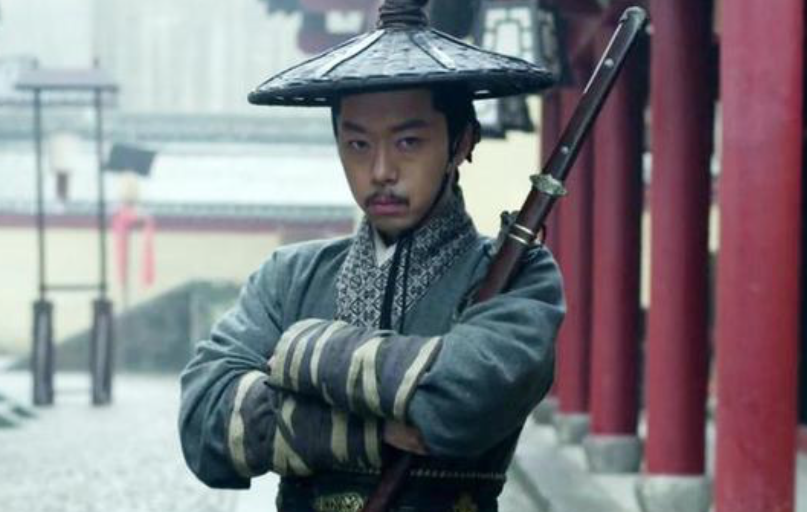 除此之外,作为选角导演的魏伟在剧中出演了童路一角,而作为总导演的