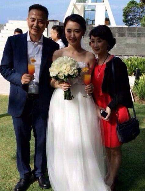 《红楼梦》最帅男演员,与妻子相恋三十年,57岁豪车代步成配角