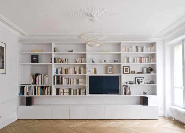 电视背景墙这样设计,客厅多个收纳柜!对比我家电视墙,丑还无用