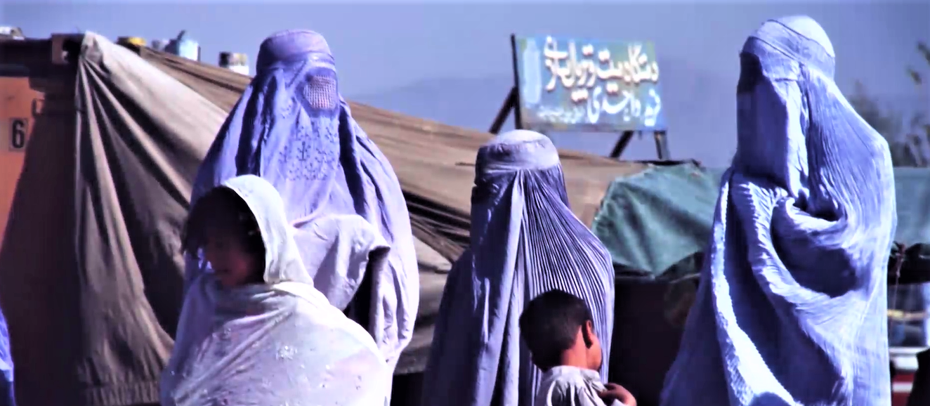 阿富汗女性都披罩袍?将身体完全包裹住,不能见外人!