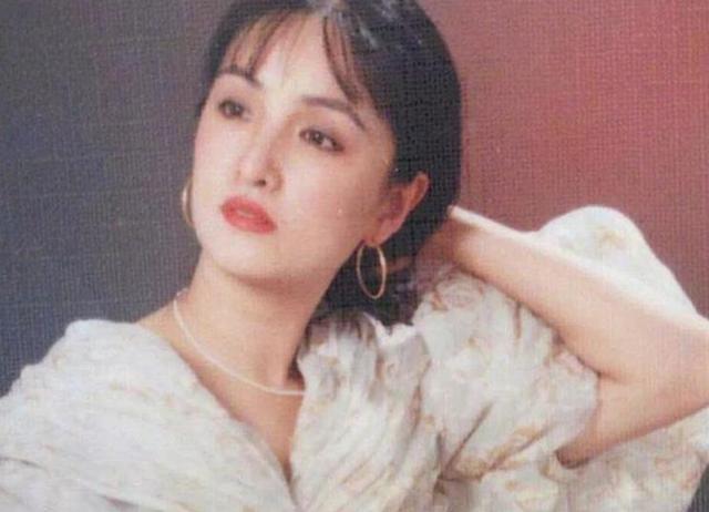 易烊千玺的妈妈,黄景瑜的妈妈,王晓晨的妈妈,怪不得明星贼好看