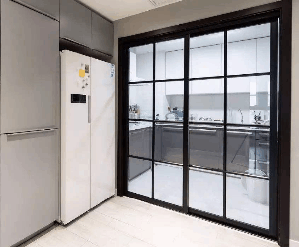 厨房安装这种门真的很实用现在都流行这么做比推拉门强多了