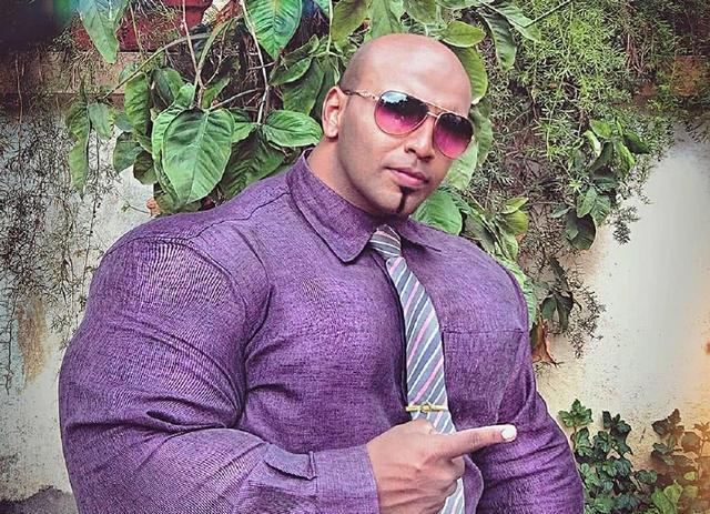 印度肌肉"巨无霸",健硕体形遭遇吐槽,金发女友力挺他!