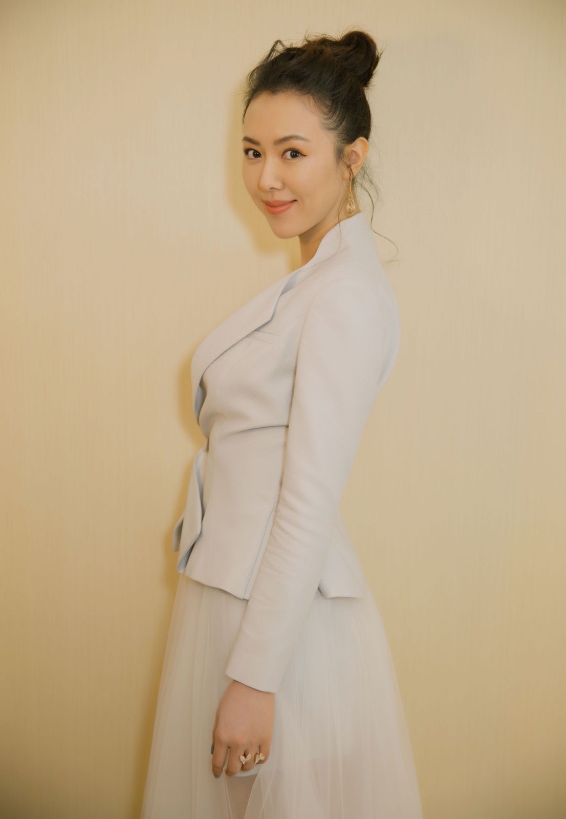 刘梦娜亮相微博电影之夜 优雅摩登仙气十足|刘梦娜|仙气|纱裙_新浪