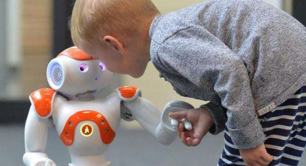 当孩子遇到机器人他们的社交会变怎样