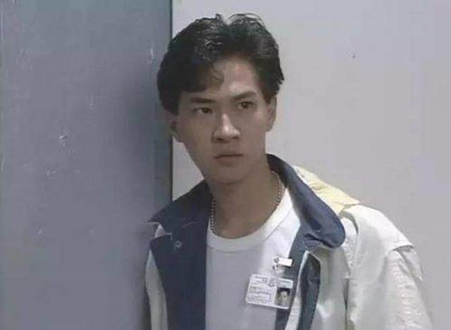 大家可能不知道的是张家辉早期是一个警察,在84年的时候,他就加入了