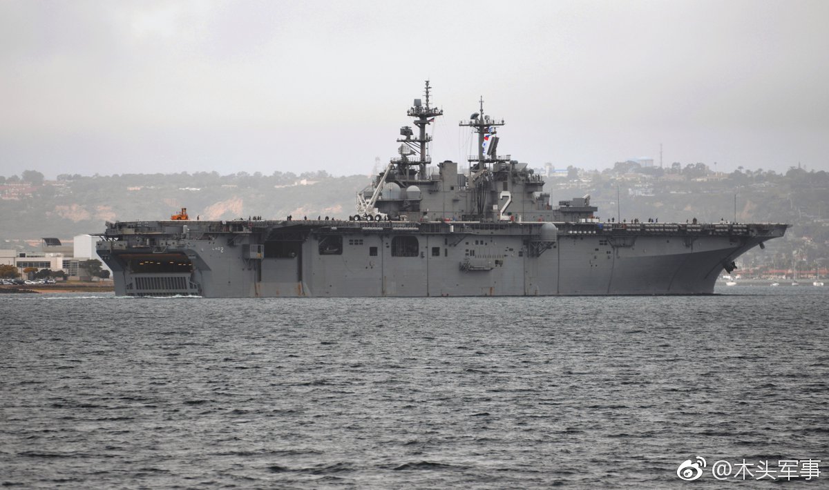 美国海军黄蜂级两栖攻击舰艾塞克斯号ussessexlhd2领衔的