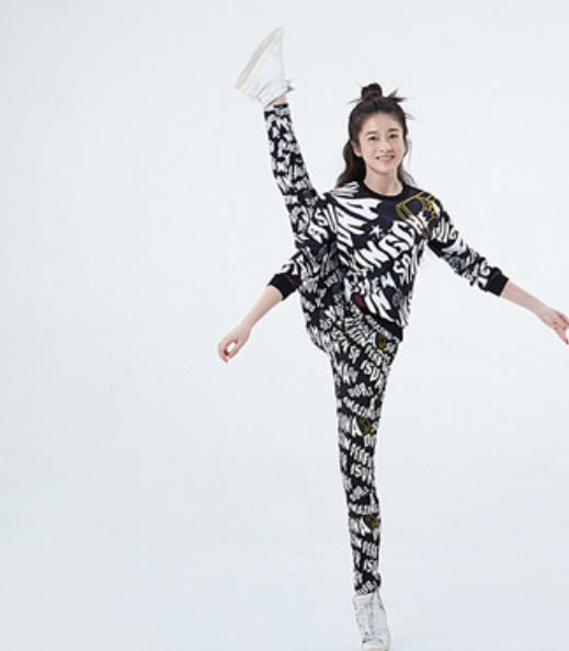 张雪迎劈叉打69分,迪丽热巴劈叉打89分,最后一位厉害了