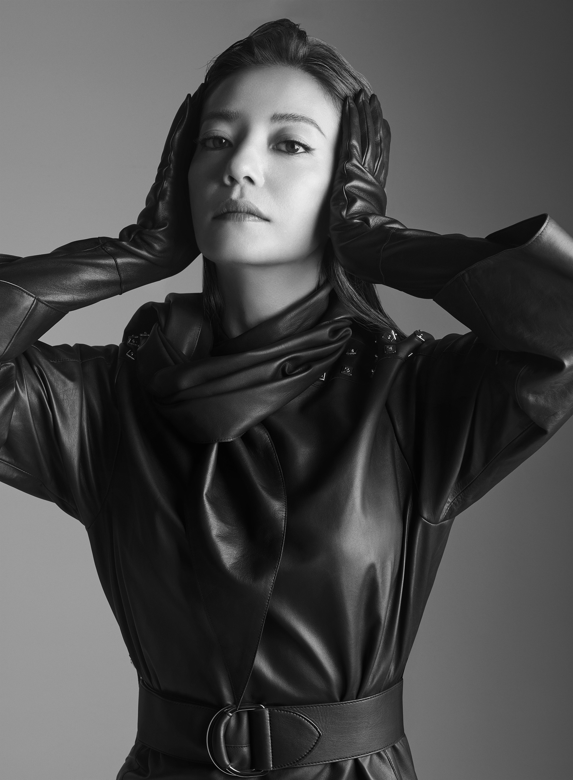 赵薇登《品prestige》双版本封面 简约质感优雅至极