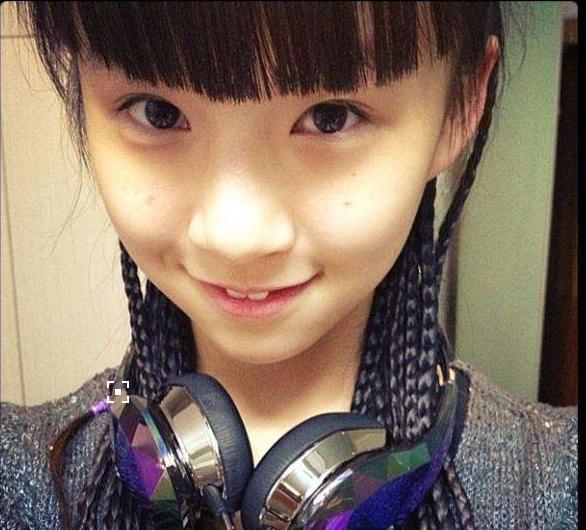 如今身高170的小彩旗近照,头发长达1米3,有名有钱网友却说可怜