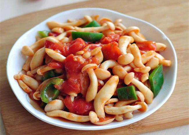 白玉菇和番茄这样做的一道家常菜,比肉更好吃,做下饭菜味道超赞