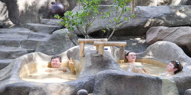 泥浆节让人变得脏兮兮却是很多国家都有的传统节日