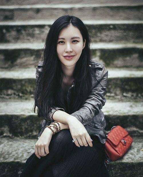 田朴珺首谈与王石相差30岁的"父女恋"!自称像对方的"妈妈