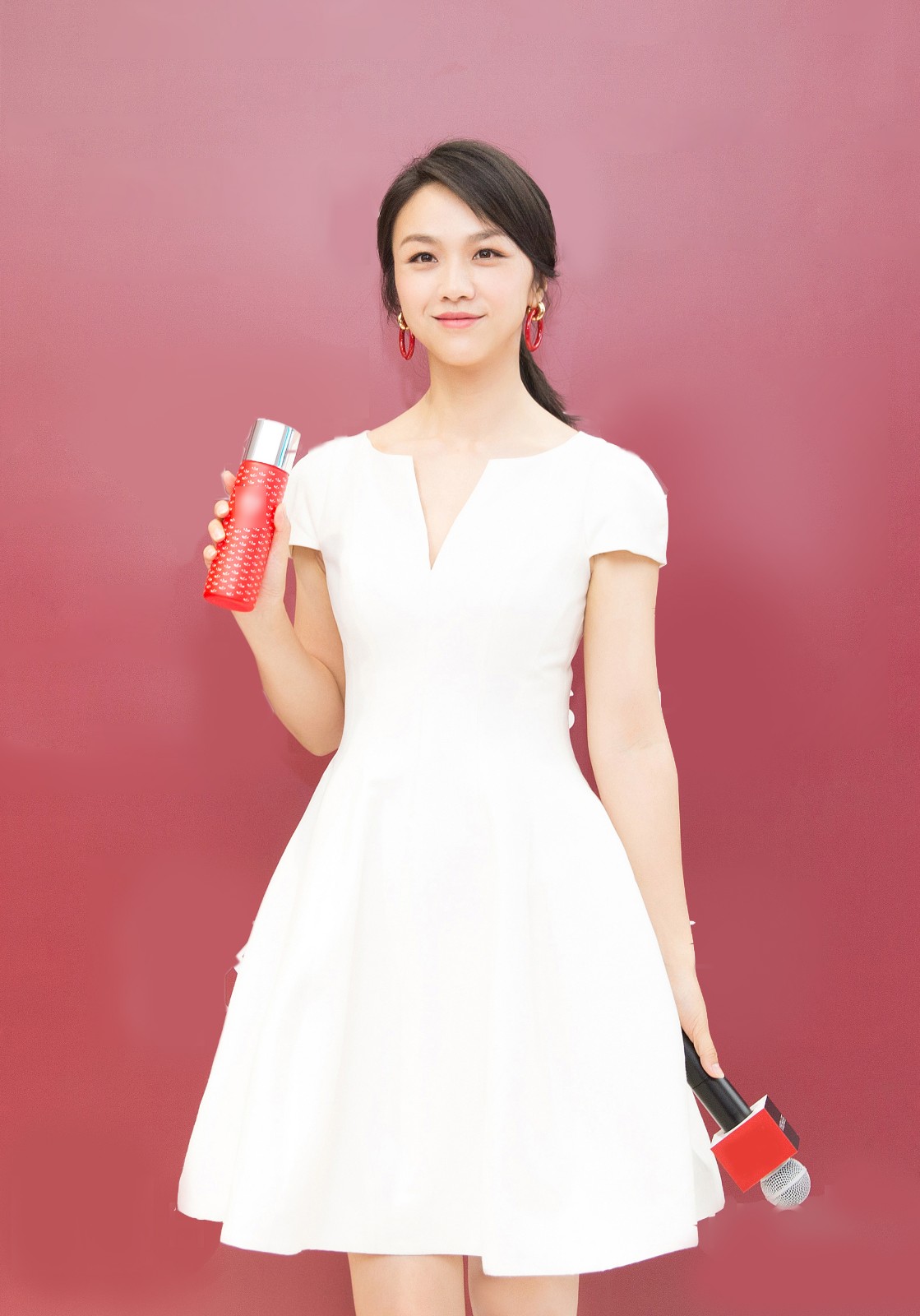 女神驾到!汤唯出席某化妆品牌主题活动 笑容迷人美得发光