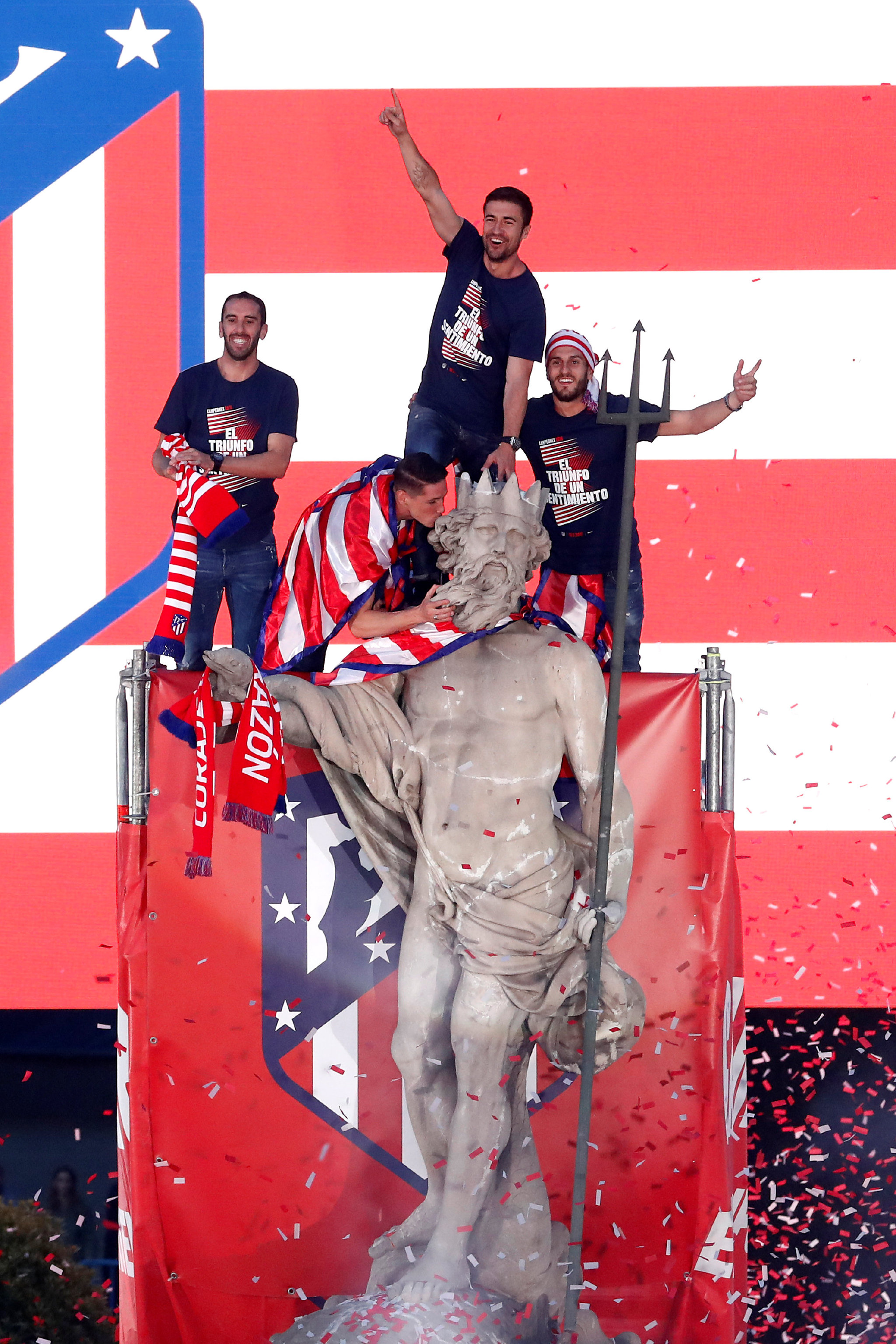 2018年5月18日,马德里竞技占领了海神广场.