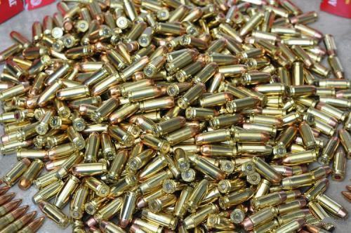 这个仓库里的弹药打四年都打不完,是全世界最大的弹药库!