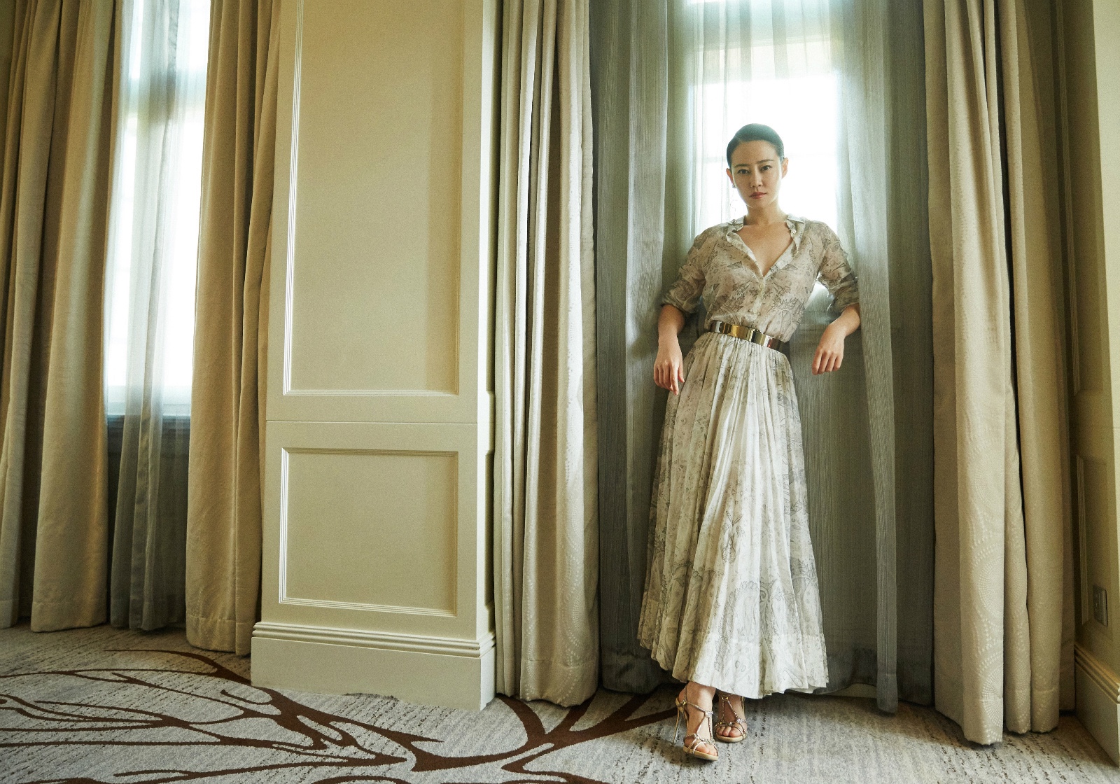 此次谭卓在《西小河的夏天》中饰演母亲"杨慧芳"一角,并为此放弃了