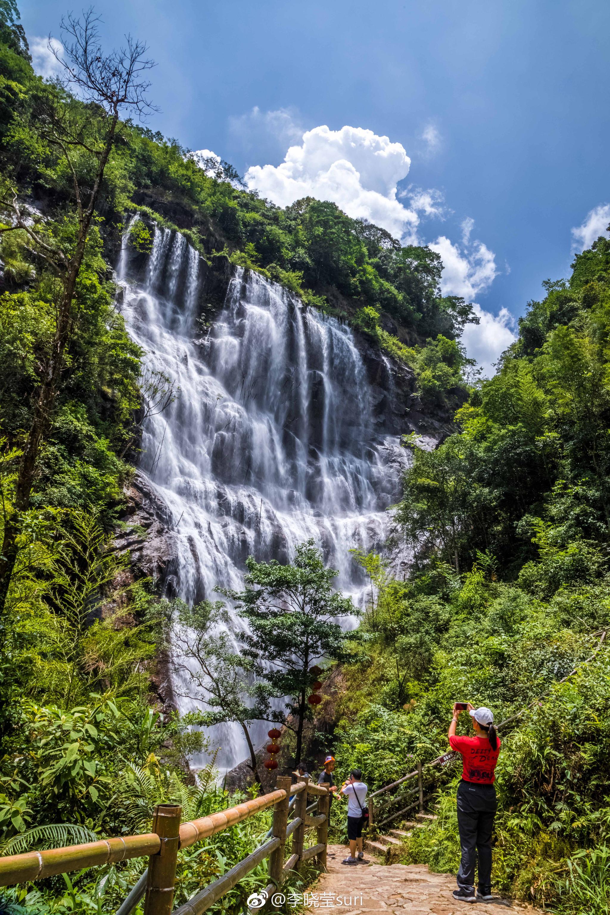 广州从化藏匿一个亚洲之最的大瀑布宽度290米,因为水势浩大因此称为