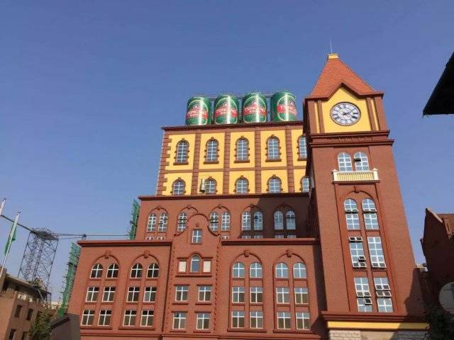 个有着中世纪格调并混合着某些青年风格派色彩的德国传统风格工业建筑